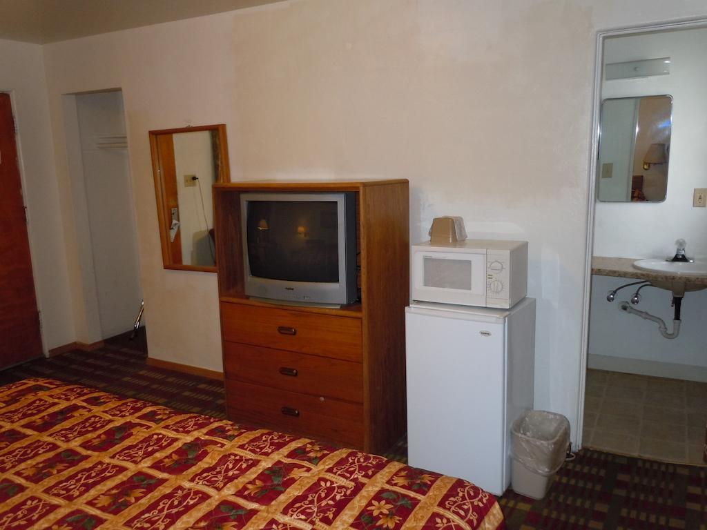 Value Inn Fallon Zewnętrze zdjęcie